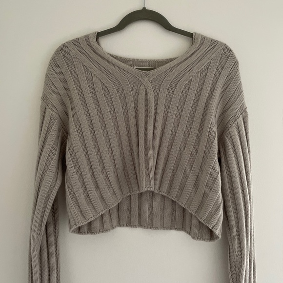 Oak + Fort Cropped Rib-Knit V-Neck Sweater - Picture 2 of 3
